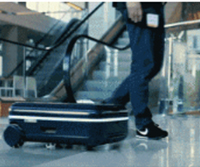 一個完全自主的電動行李箱